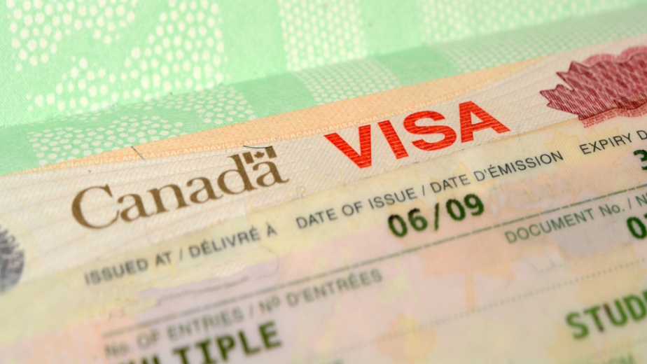 Xin visa Canada diện du lịch có cần phỏng vấn không?